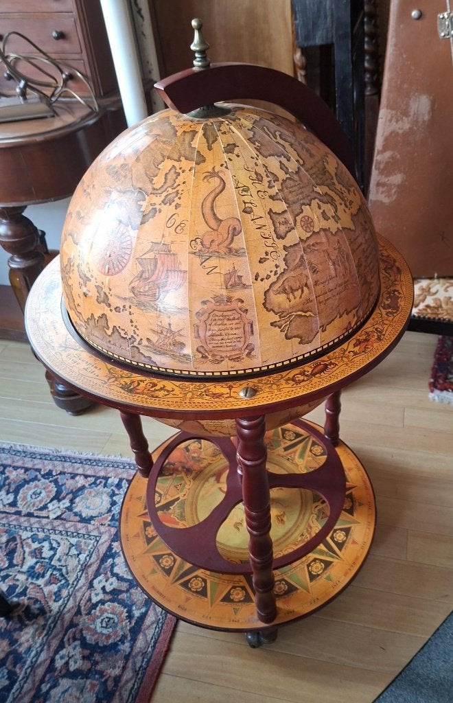 Globe Wijnbar op Wieltjes, Antiek en Kunst, Ophalen
