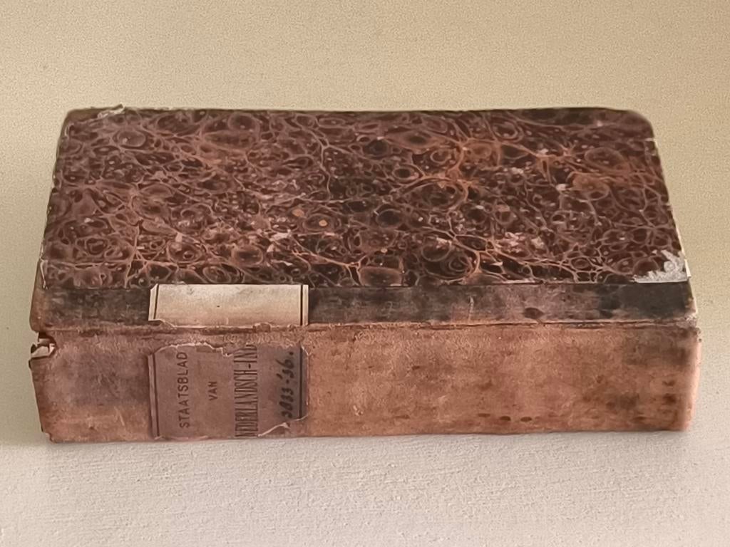 Boek staatsblad Nederlandsch Indië voor 1833, Antiek en Kunst, Antiek | Boeken en Bijbels, Ophalen of Verzenden