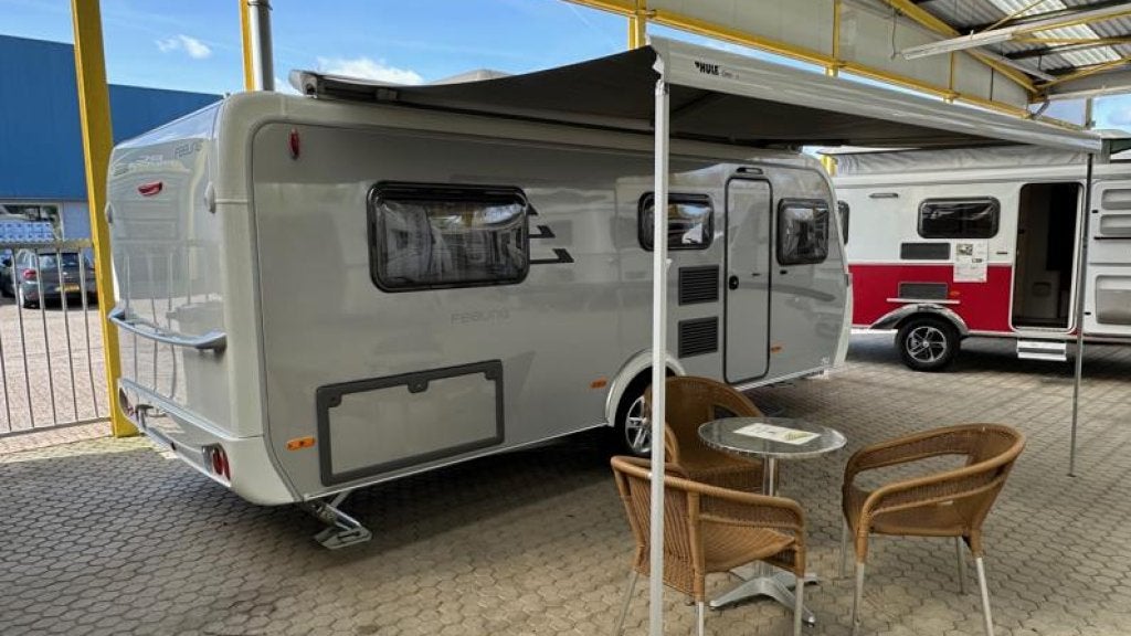 Eriba Feeling 442 ENKELE BEDDEN 1600KG, Caravans en Kamperen, Standaardzit, Bedrijf, Tot en met 3, 5 tot 6 meter