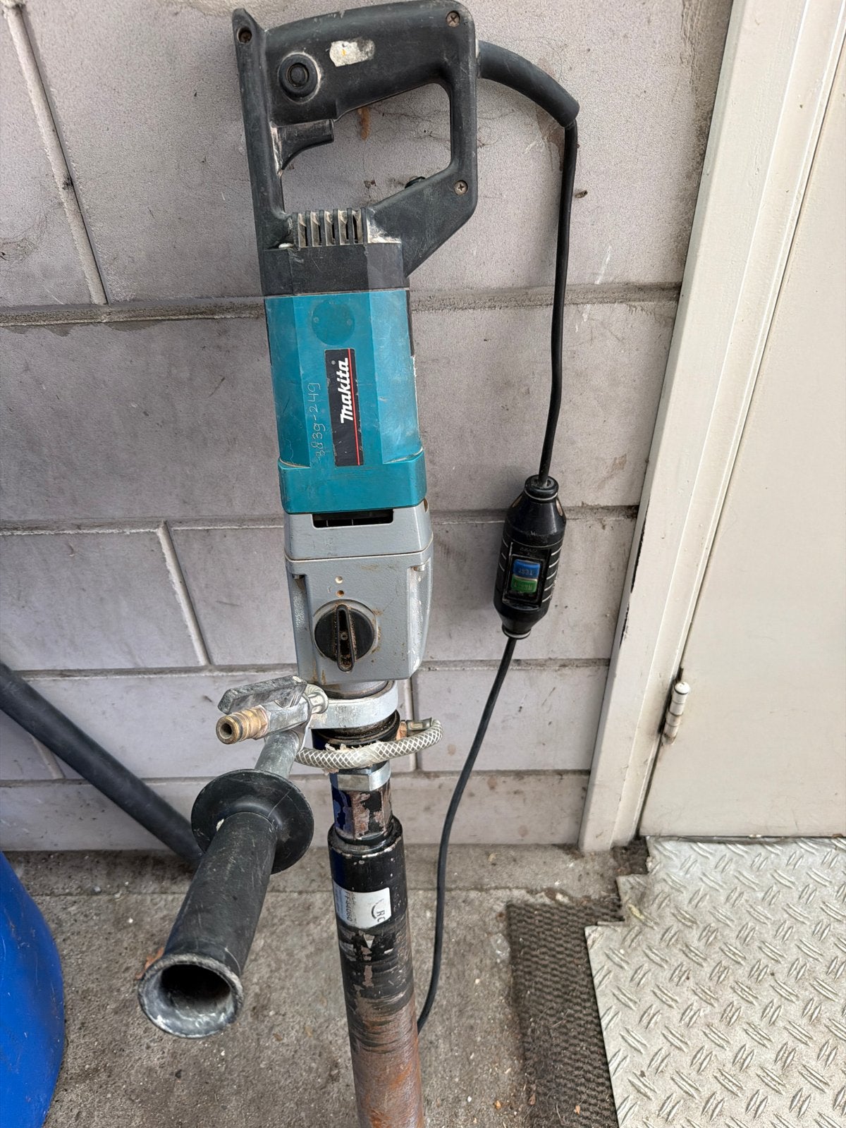 Makita DBM131 Diamantboormachine - 1700W, Doe-het-zelf en Verbouw, Ophalen, Gebruikt, 600 watt of meer, Overige typen