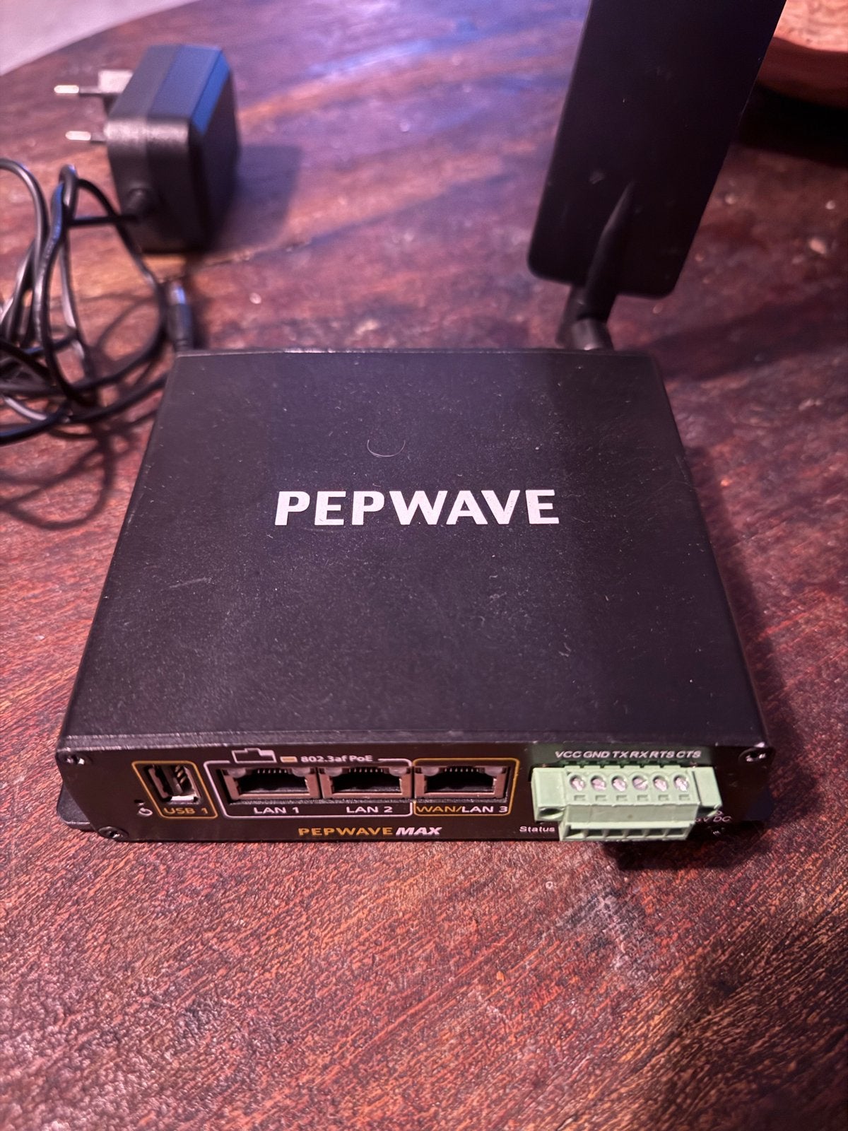 Pepwave MAX BR1 ENT Router - Robuust en Betrouwbaar, Ophalen of Verzenden, Gebruikt, Router met modem
