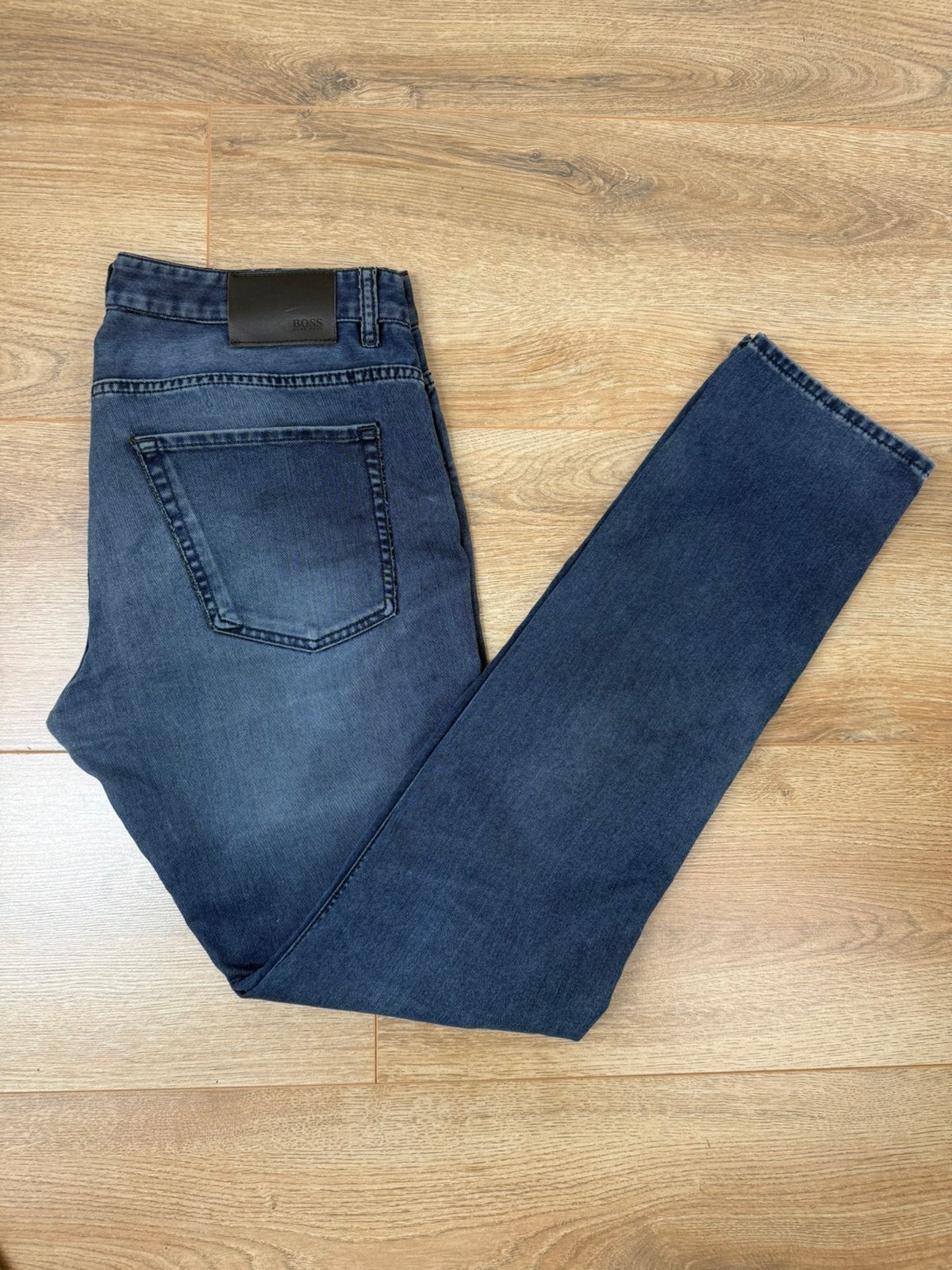 Hugo Boss Jeans donkerBlauw Maat W35 L34, Kleding | Heren, Spijkerbroeken en Jeans, Verzenden, Zo goed als nieuw, Blauw, W36 - W38 (confectie 52/54)