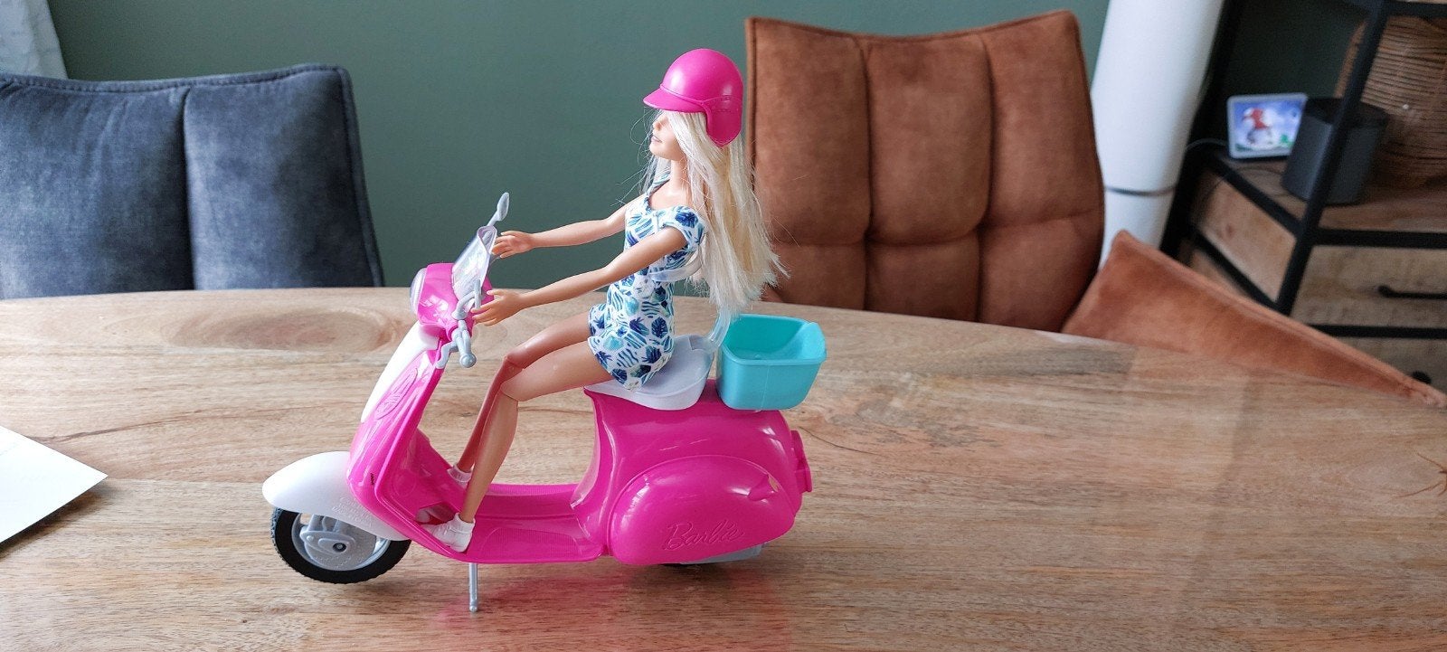 Barbie scooter met Barbiepop, Kinderen en Baby's, Ophalen of Verzenden, Zo goed als nieuw, Barbie