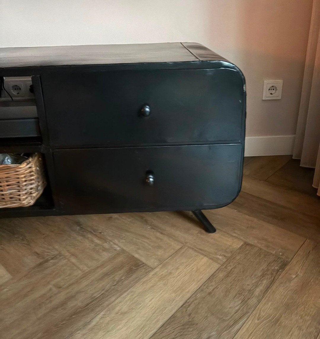 Zwart TV-meubel met opbergruimte, Overige houtsoorten, Gebruikt, 100 tot 150 cm, Ophalen of Verzenden