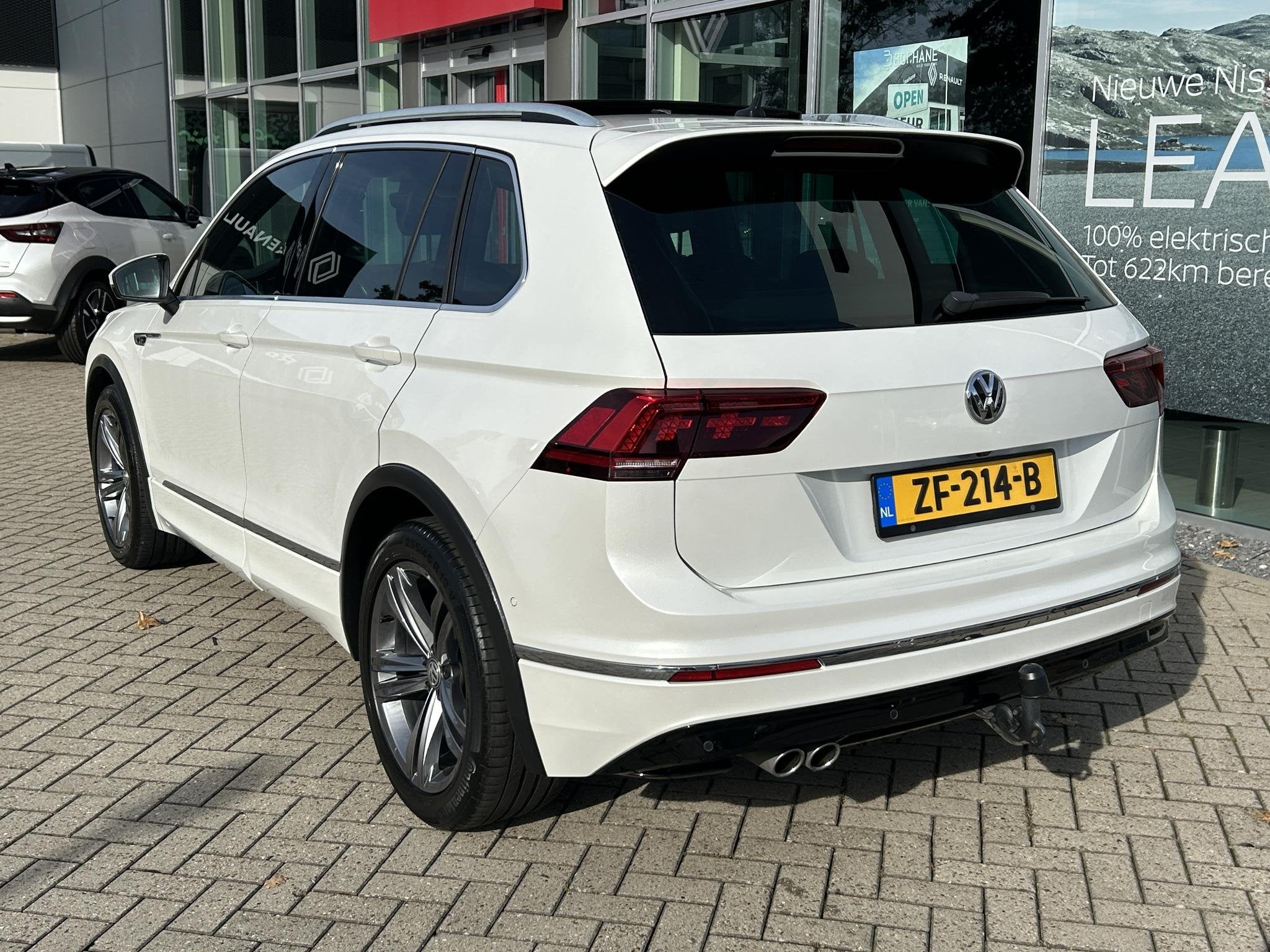 Volkswagen Tiguan 1.5 TSI ACT Highline | R-Line | Trekhaak |, Auto's, Gebruikt, Wit, Origineel Nederlands, SUV of Terreinwagen