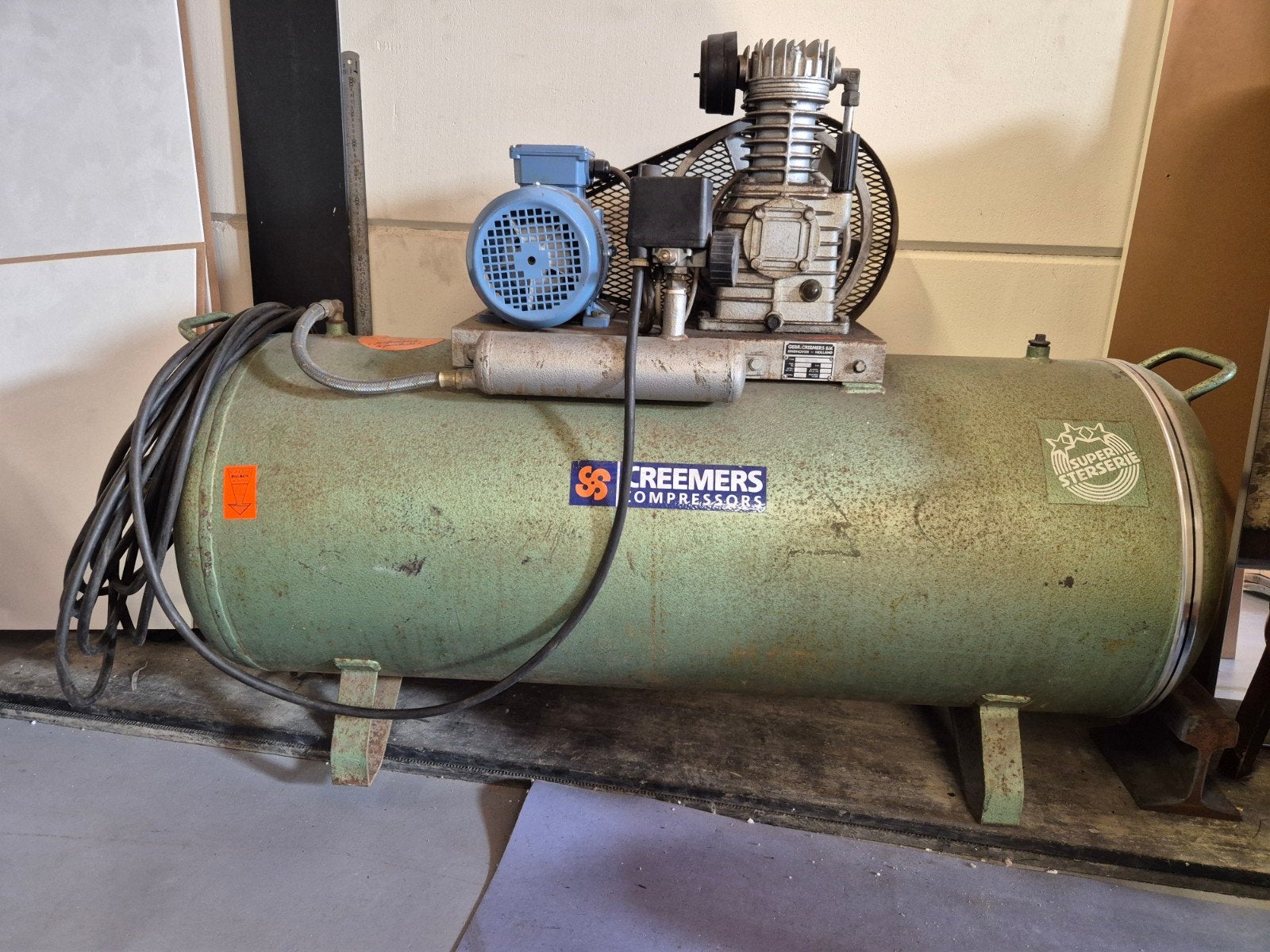 Persluchtcompressor, 380volt 16 ampère, Doe-het-zelf en Verbouw, 100 liter of meer, Ophalen
