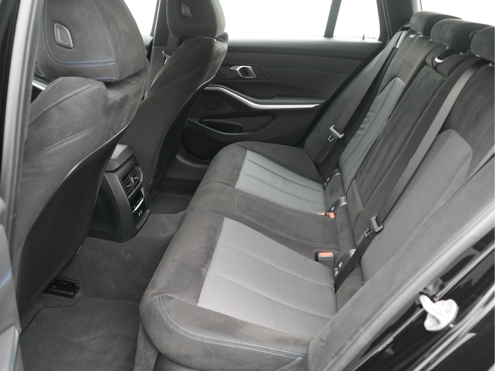 Foto 13 van BMW 3 Serie Touring 330i xDrive M-Sport | M-Performance Pack