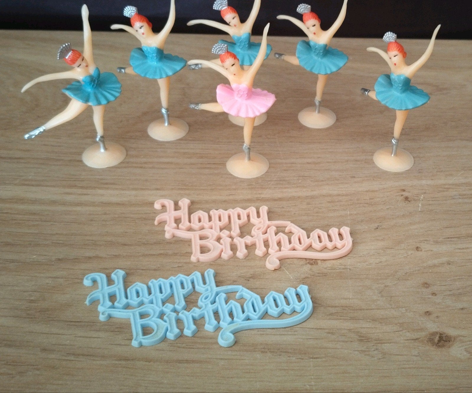 6 Ballerina taarttoppers en 2 Happy Birthday decoratie, Verzenden, Nieuw, Taarten of Cupcakes, Versiering