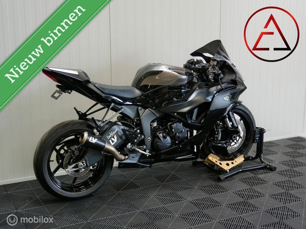 Kawasaki ZX-6R 2024 - LeoVince uitlaat + Puig pakket, 636 cc, Bedrijf, Meer dan 35 kW, 3225LD