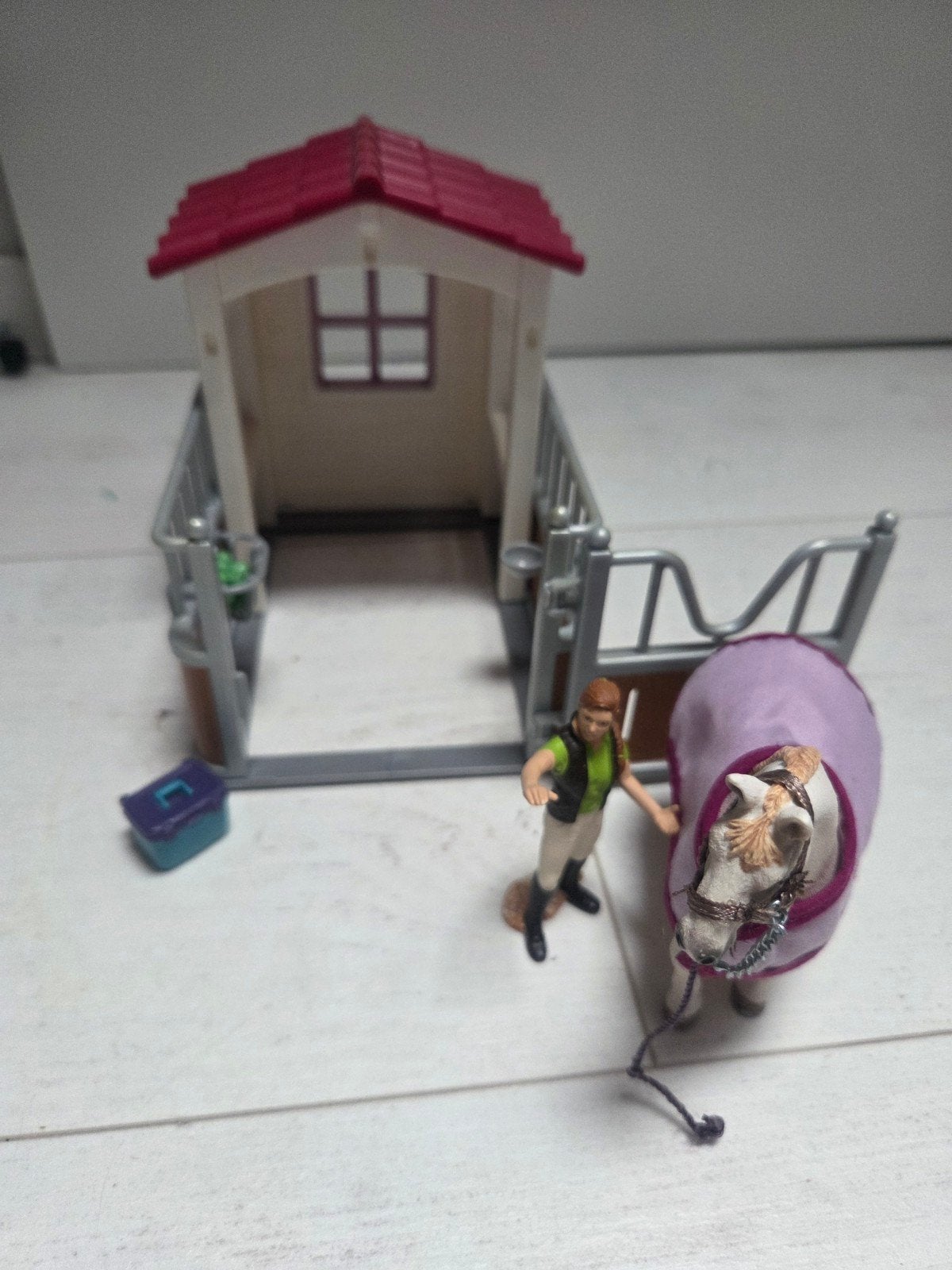 Schleich paardenstal met paard, pop en accessoires., Ophalen of Verzenden, Zo goed als nieuw, Jongen of Meisje