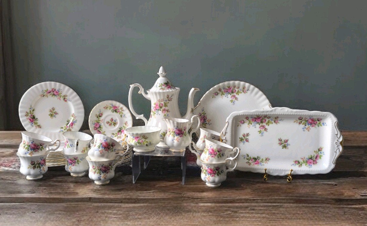 Royal Albert Moss Rose Porselein jaren 1970 35-deilig, Ophalen, Zo goed als nieuw, Porselein, Compleet servies