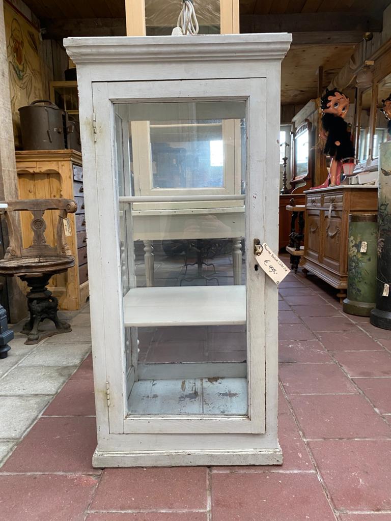 Franse balie vitrine, Ophalen