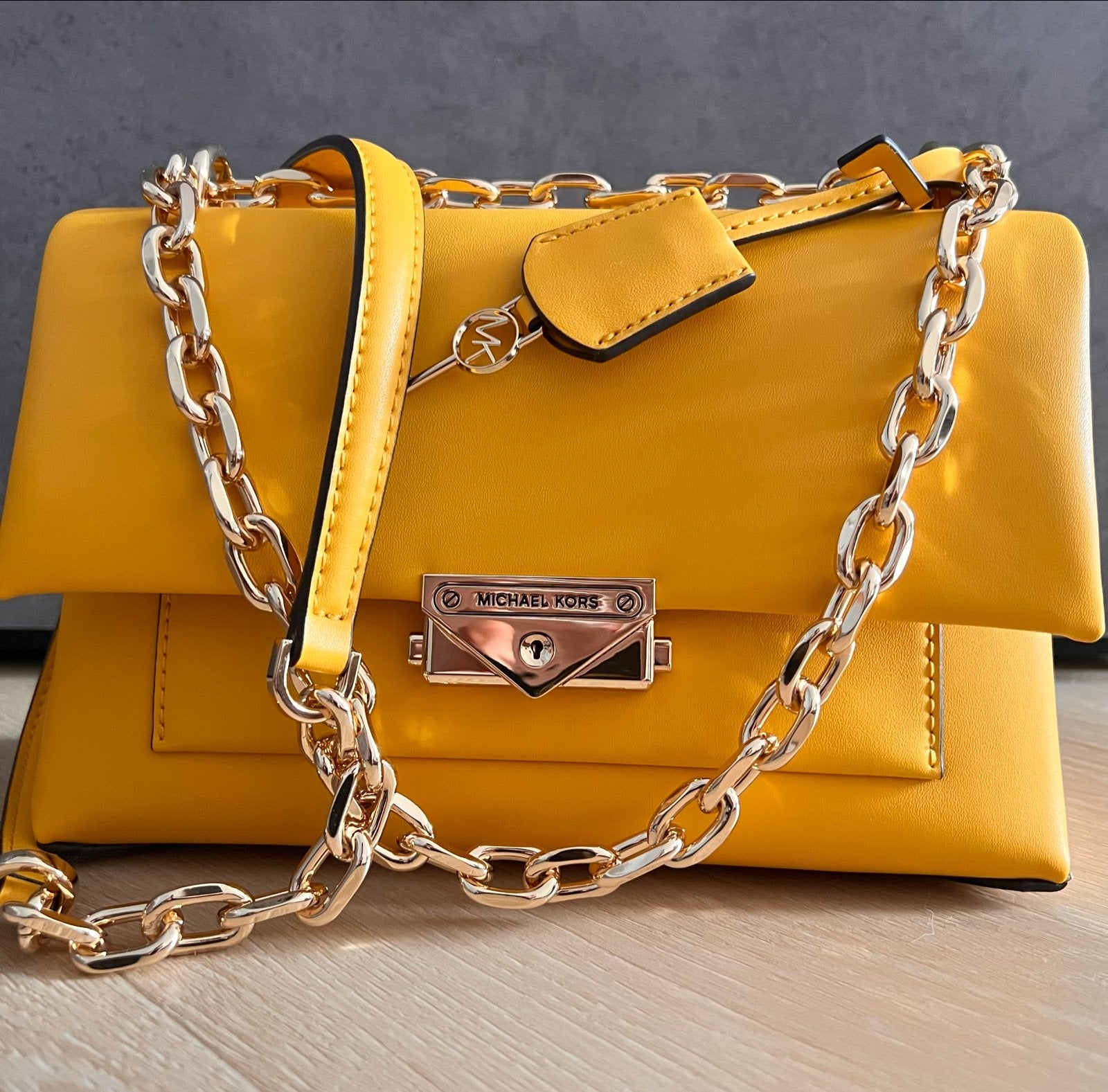 Michael Kors Schoudertasje - Geel met Gouden Ketting, Ophalen, Nieuw, Geel, Schoudertasje