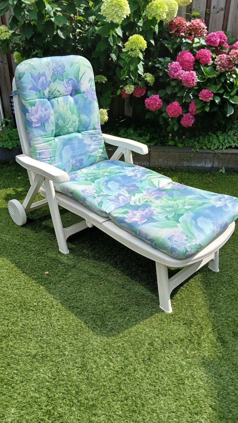 Verstelbare witte ligstoel met dik kussen - Flair Plansir, Tuin en Terras, Ligbedden, Ophalen, Gebruikt, Kunststof, Verstelbaar
