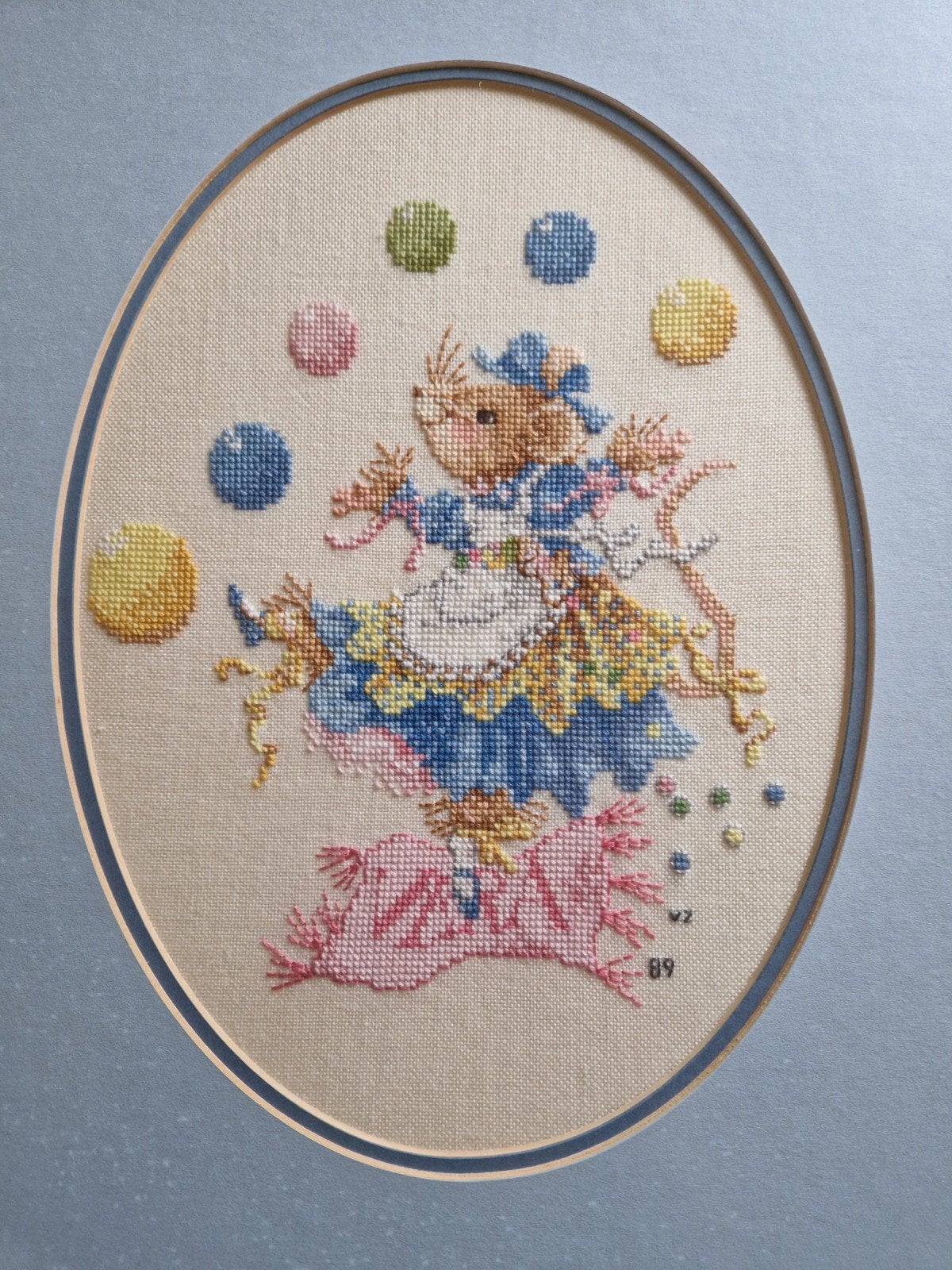 Set van 2 ingelijste borduurwerken - Muizen thema, Minder dan 50 cm, Overige typen, Ophalen of Verzenden, Zo goed als nieuw