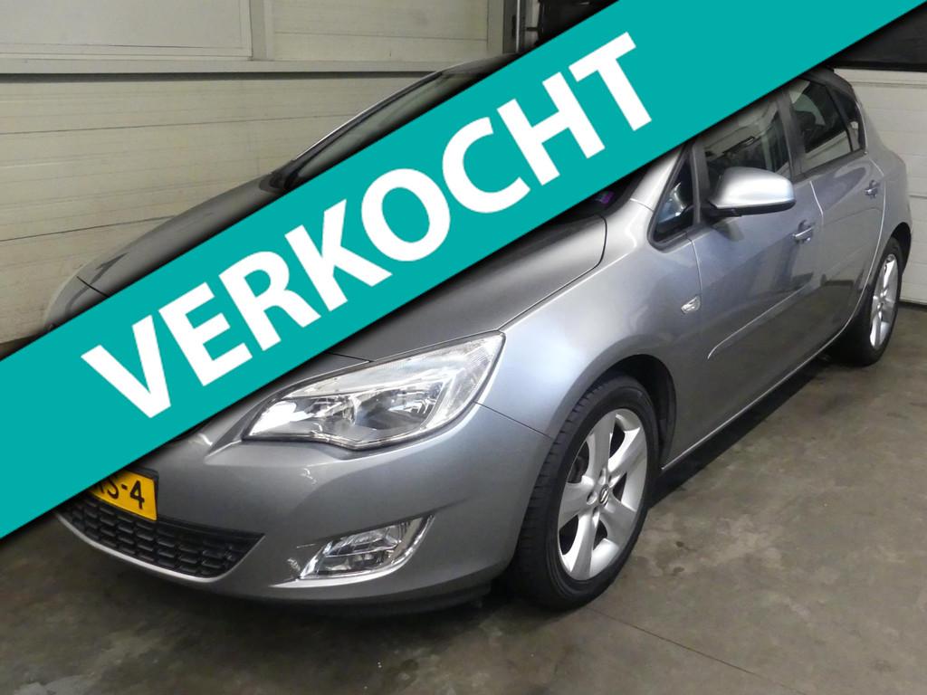 Opel Astra 1.6 Edition - Trekhaak - Navigatie, Auto's, Opel, Voorwielaandrijving, Euro 5, Stof, 4 cilinders