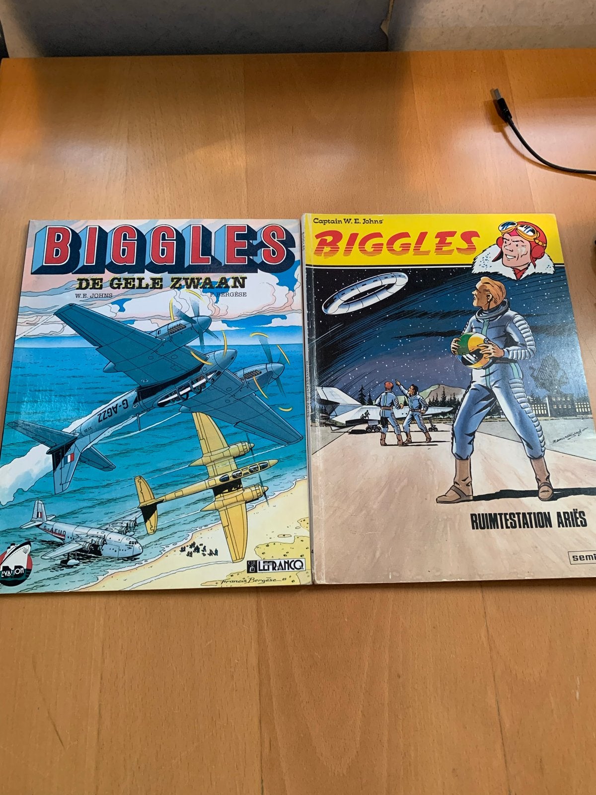 Biggles stripboeken: De Gele Zwaan & Ruimtestation Ariës, Boeken, Meerdere stripboeken, Ophalen of Verzenden, Gelezen