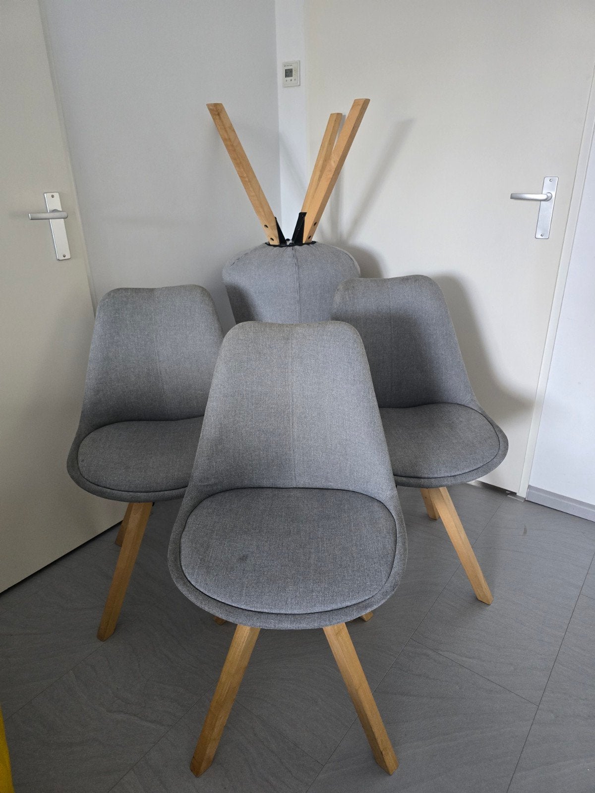 Set van 5 grijze Ikea eetkamerstoelen met houten poten, Ophalen, Hout, Gebruikt, Vijf, Zes of meer stoelen
