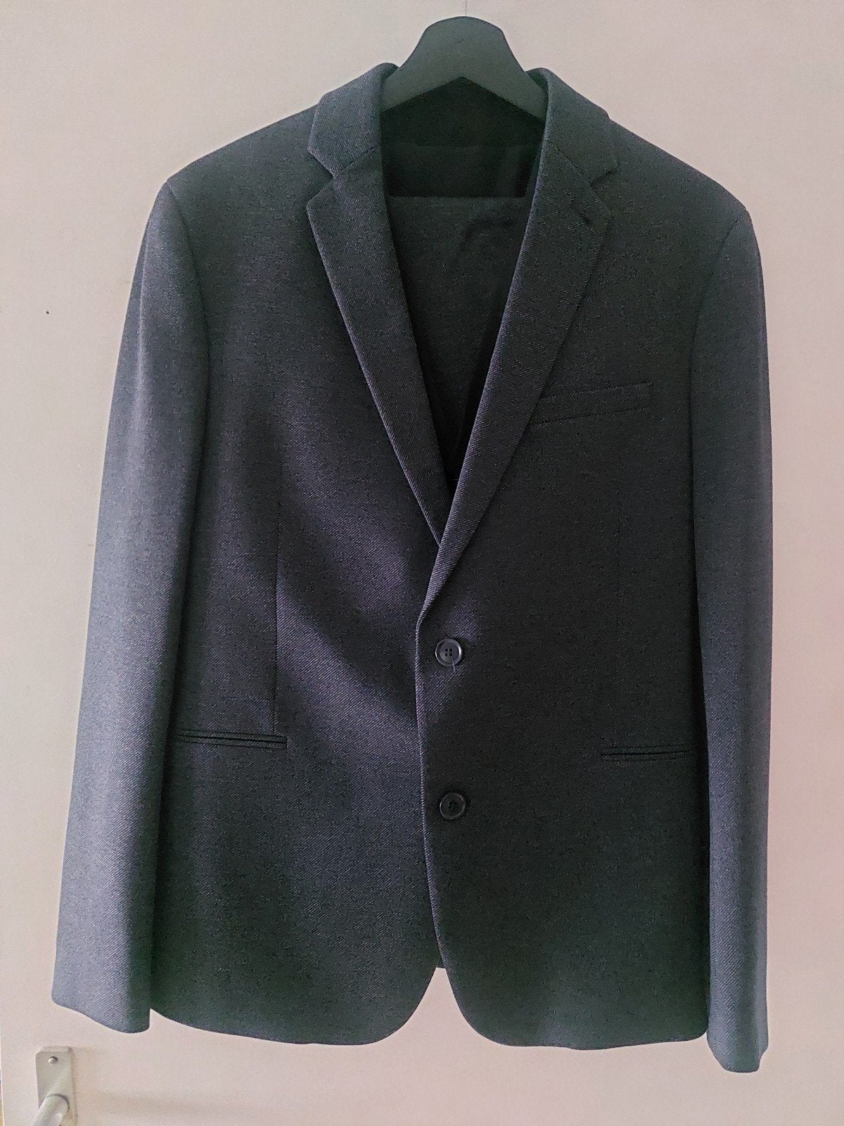 Drykorn 3-delig jongenspak donkergrijs met zwart gilet, Kleding | Heren, Kostuums en Colberts, Drykorn, Overige maten, Ophalen of Verzenden