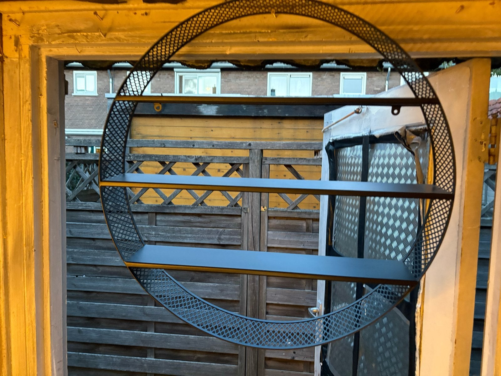 Rond wandrek met 3 planken - Zwart metaal, Ophalen, Gebruikt