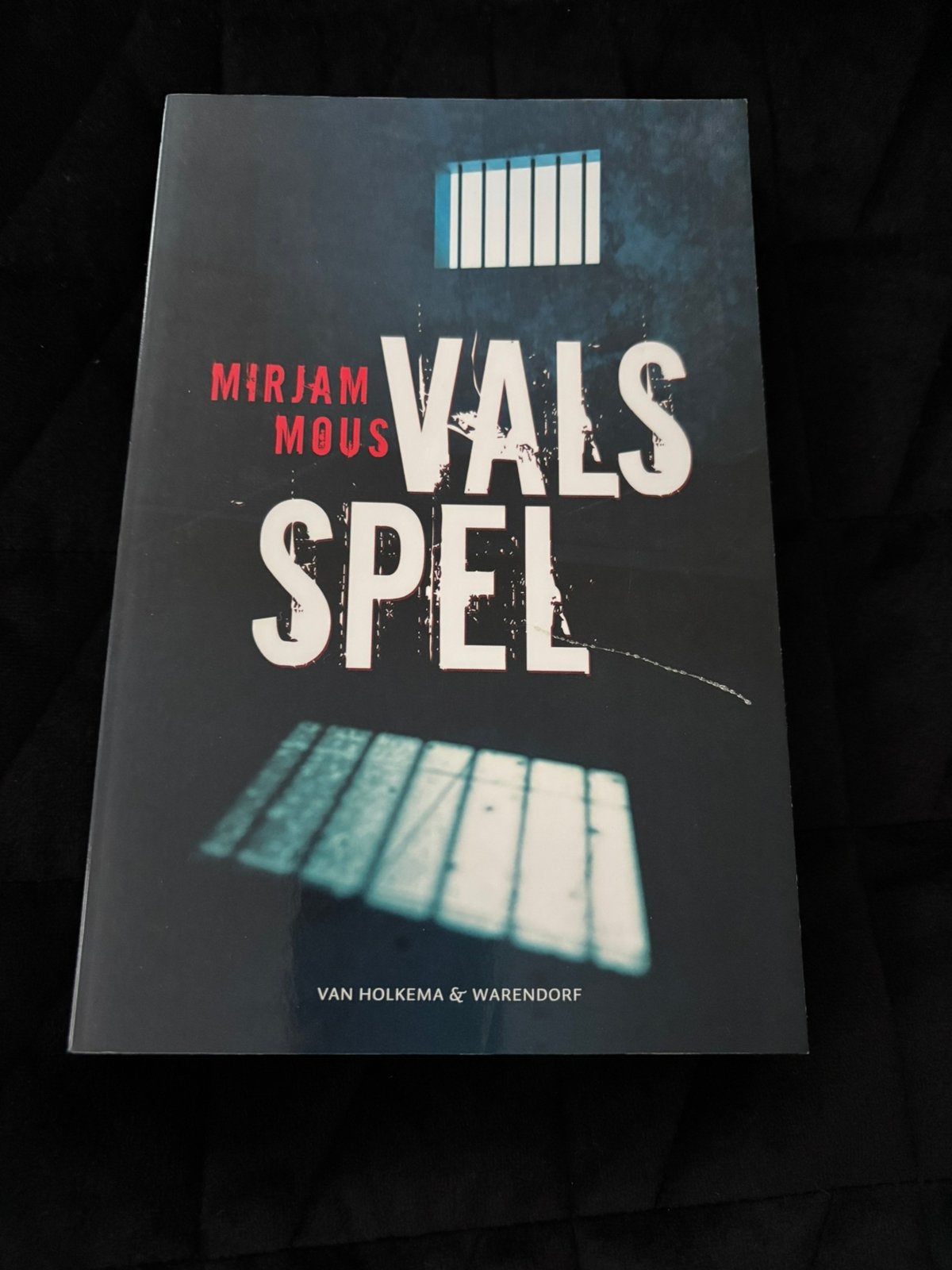 Boek van Mirjam Mous Vals spel Jeugdthriller Young Adult YA, Boeken, Ophalen of Verzenden, Zo goed als nieuw, Mirjam Mous, Fictie