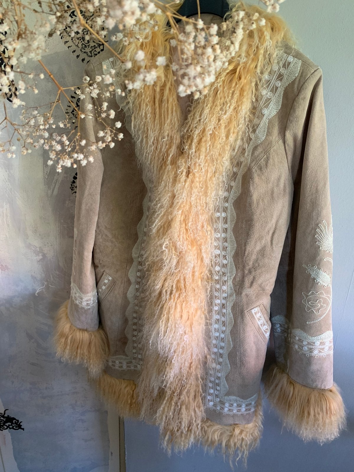 Naf Naf embroidery afghan coat L bohemian lammy coat, Kleding | Dames, Jassen | Winter, -, Beige, -, Maat 42/44 (L)
