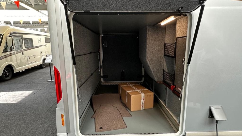 Carthago Chic E-Line I 61 XL LE, Bedrijf, Diesel, 8 tot 9 meter, Overige merken