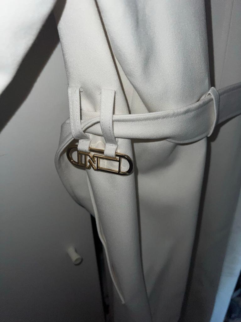 Nikkie trenchcoat nieuw met kaartjes maat 38, Kleding | Dames, Ophalen of Verzenden, Nieuw, Maat 38/40 (M), Wit