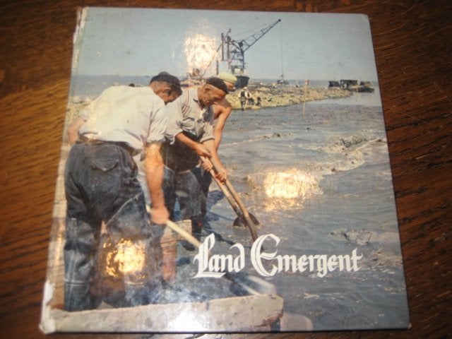 Land Emergent (oorspronkelijk Land in wording) ENGELSTALIG, Ophalen of Verzenden, 20e eeuw of later, Gelezen