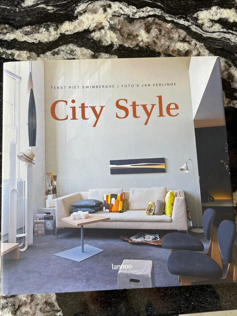 P. Swimberghe City style woonboek interieur koffietafelboek, P. Swimberghe, Ophalen of Verzenden, Zo goed als nieuw, Interieur en Design