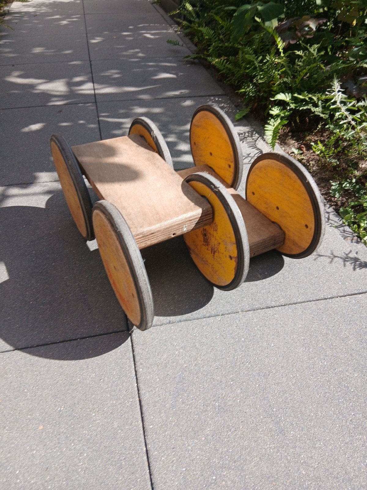 GRATIS houten buitenspeelgoed / balansbord /  balanswielen, Ophalen of Verzenden, Gebruikt