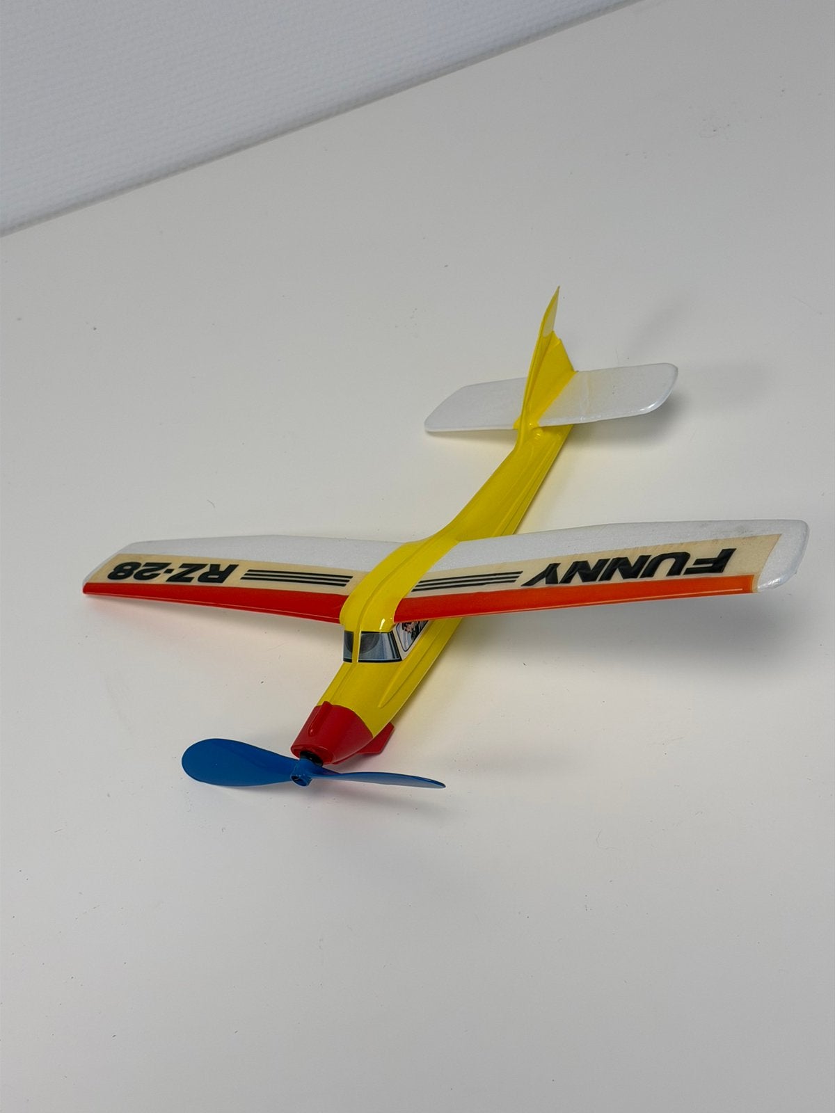 Vintage Funny RZ-28 schuim Foam Speelgoedvliegtuig Propeller, P, P, P, Ophalen of Verzenden