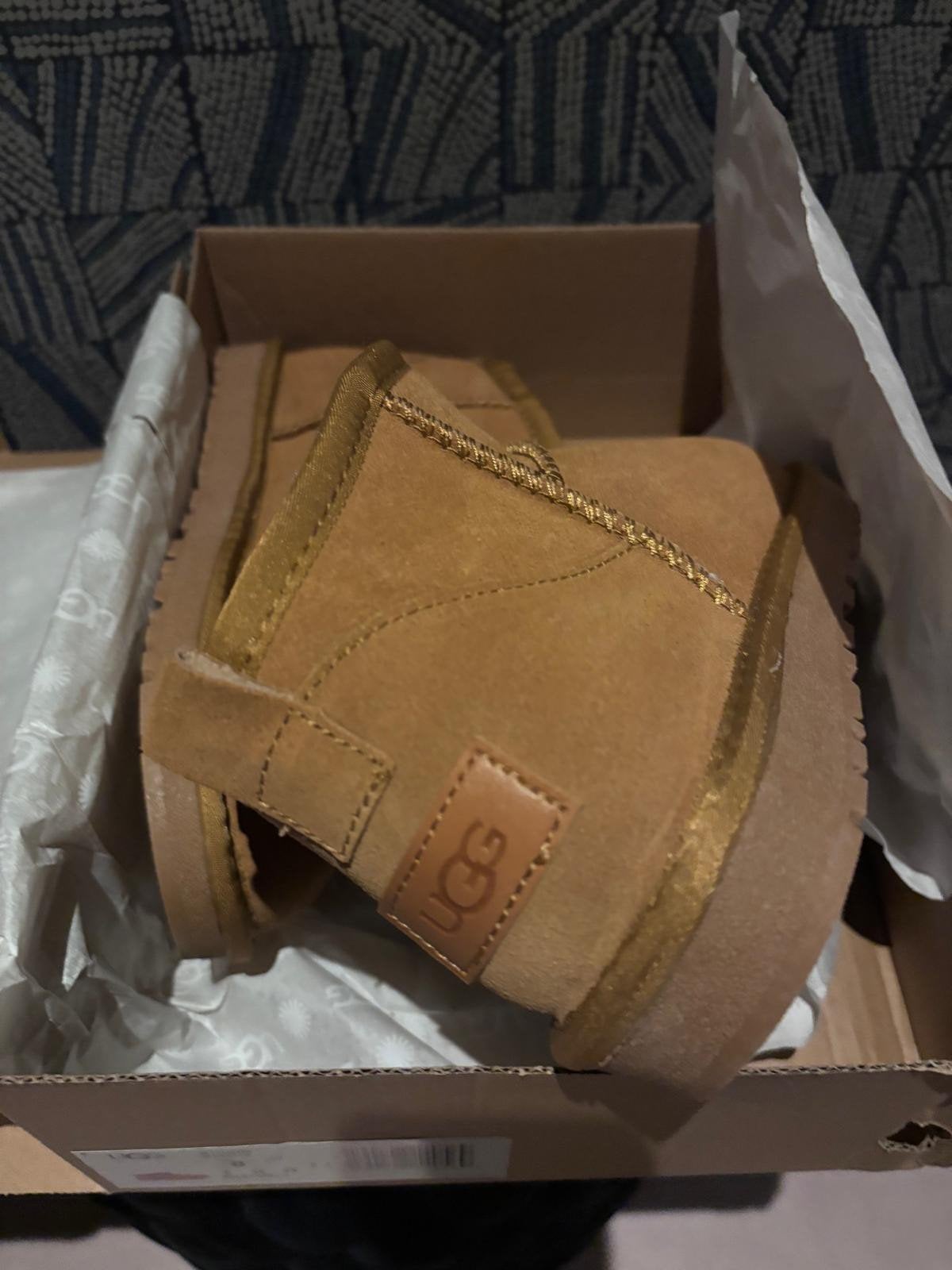Uggs laarzen Maat 39, Hoge laarzen, Beige, Nieuw, Ophalen of Verzenden