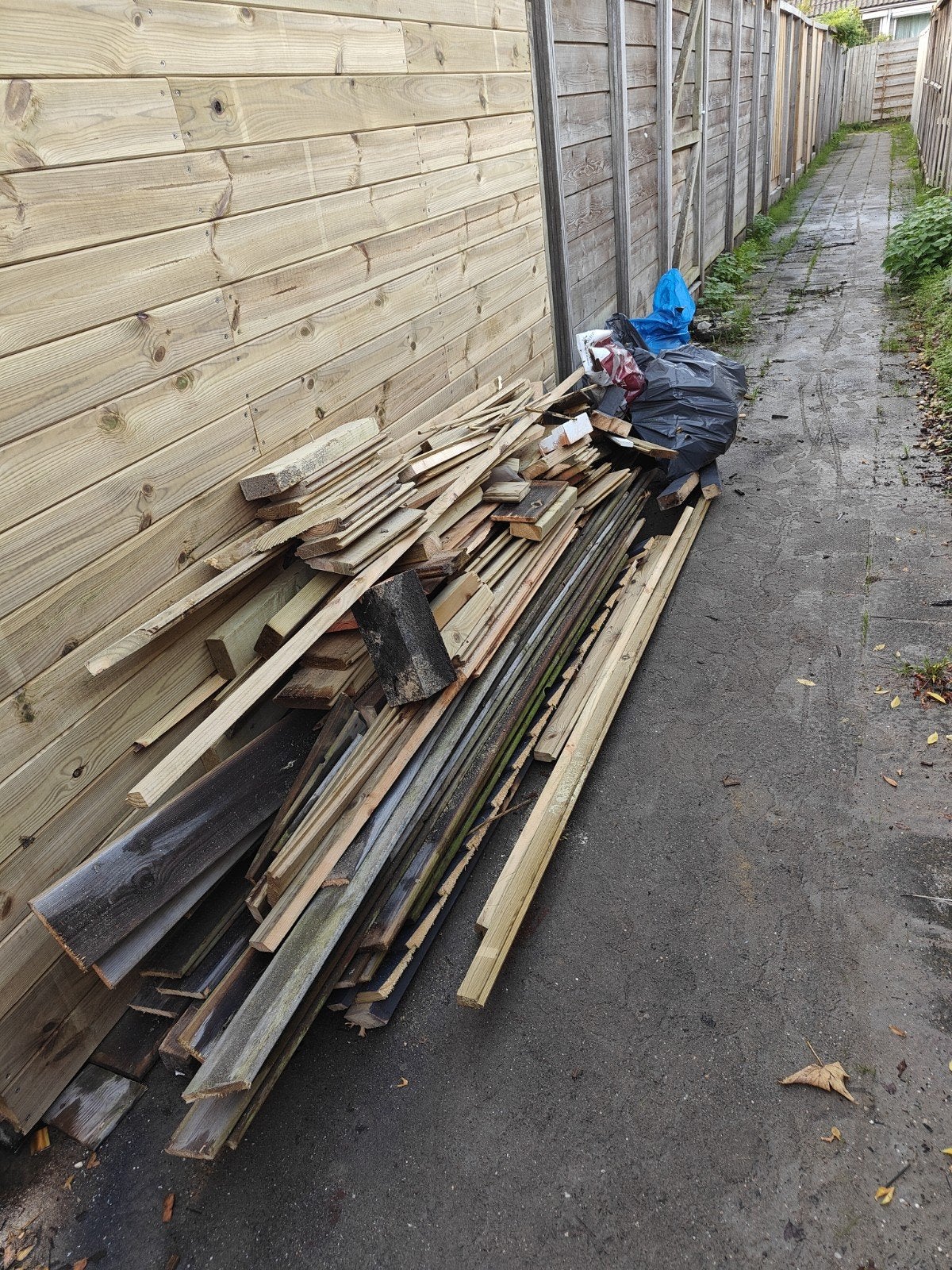 Gratis af te halen: Brandhout / Haardhout, Minder dan 3 m³, Ophalen, Overige houtsoorten, Blokken