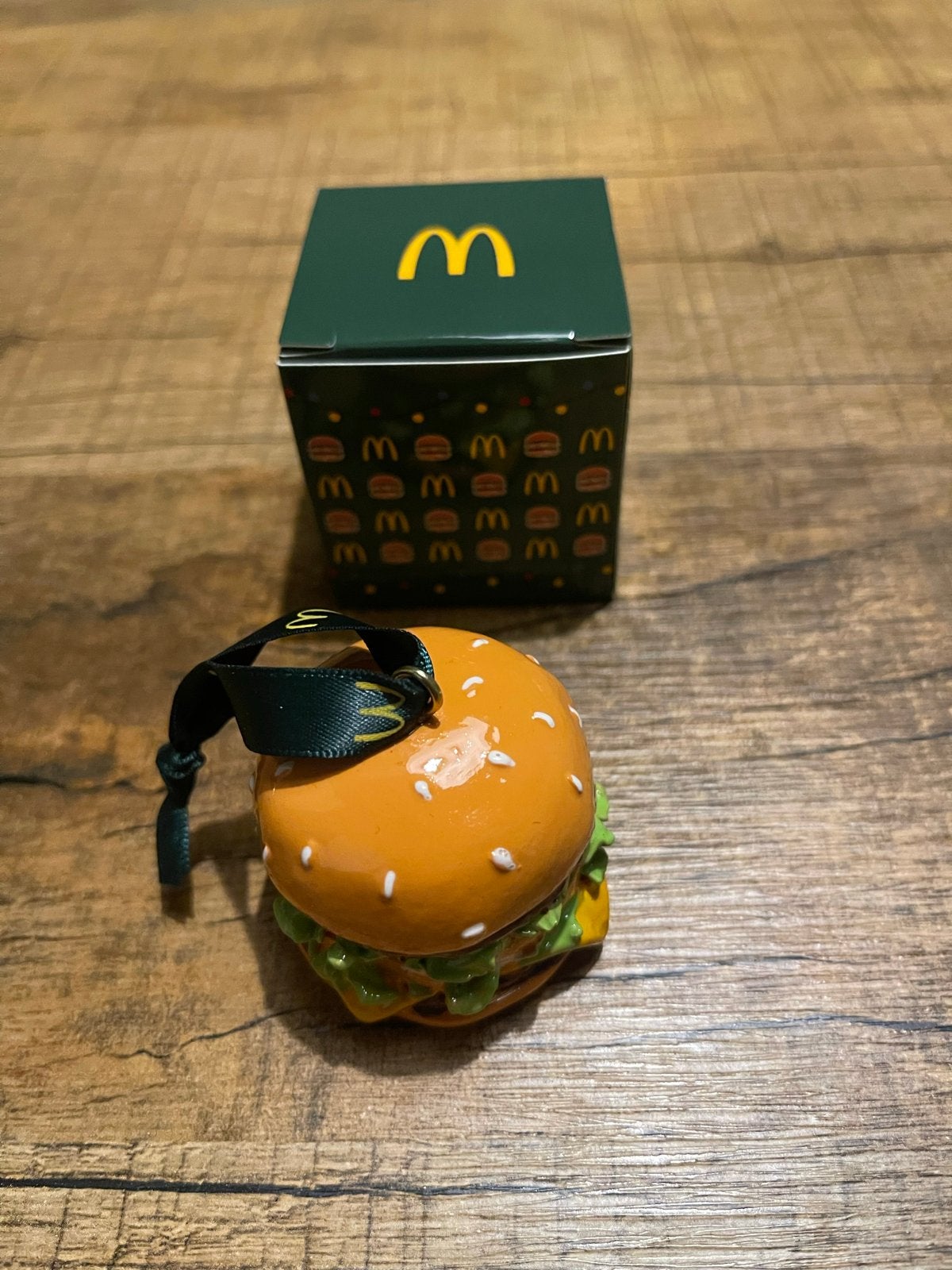 McDonald's Hamburger Kersthanger, Hobby en Vrije tijd, Knutselen, Nieuw, Overige typen, Overige merken, Kunststof, Meerkleurig