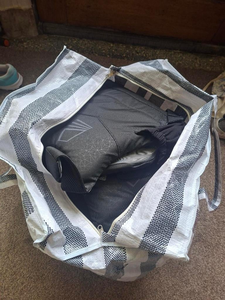 zwemvesten Decathlon 2 kinderen en 3 volwassenen., Ophalen, Zo goed als nieuw, Decathlon, Dame of Heer