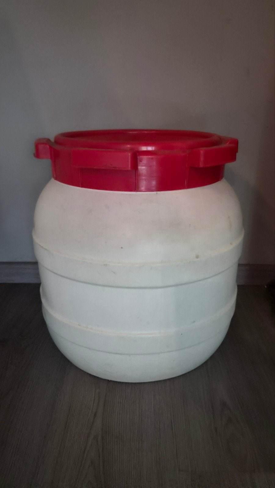 Voerton 42 liter met deksel - Curtec Made in Holland, Ophalen, Gebruikt, Kunststof, Met deksel