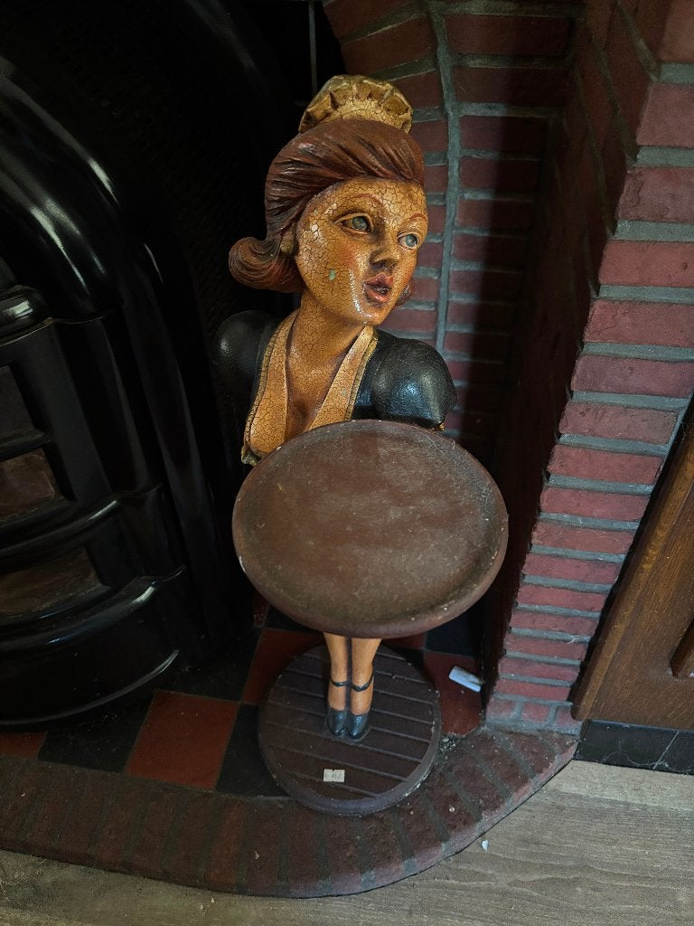 Vintage dame serveerster beeld met dienblad, Ophalen of Verzenden, Gebruikt, Mens