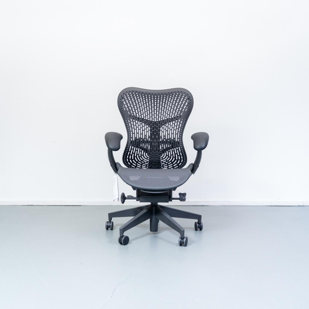 MEGA ACTIE! 75x Herman Miller Mirra 2 Bureaustoel - Graphite, Niet ingevuld, Gaming bureaustoel, Zwart, Niet ingevuld