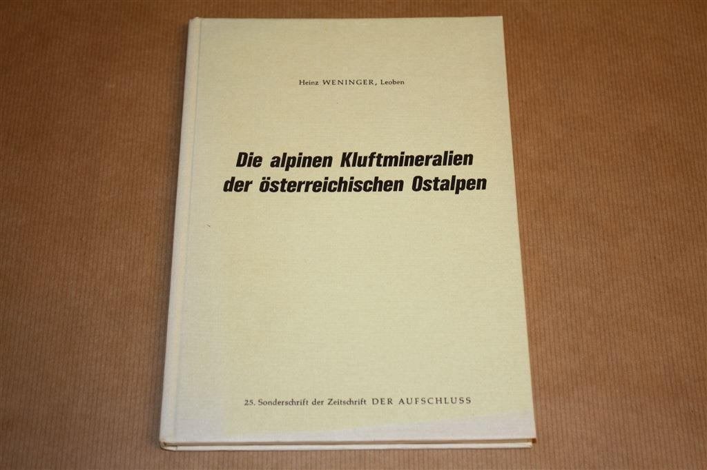 Boek - Alpinen Kluftmineralien Ostalpen, Ophalen of Verzenden, Fossiel