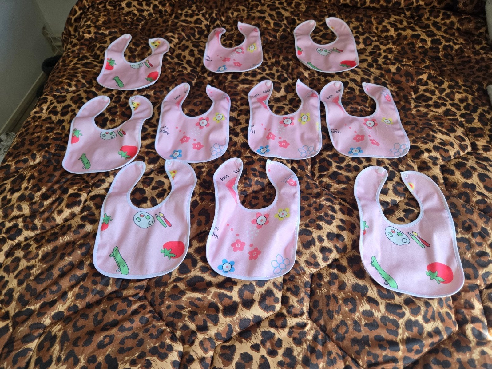 10 Roze Slabbetjes met Leuke Prints en Drukknoopjes, Kinderen en Baby's, Ophalen, Nieuw