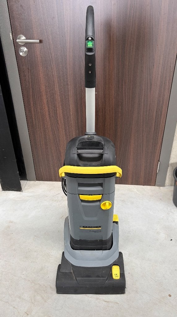 Kärcher BR 30/4 C schrob-zuigmachine ZGAN + extra borstel, Ophalen, Zo goed als nieuw, Schrobmachine