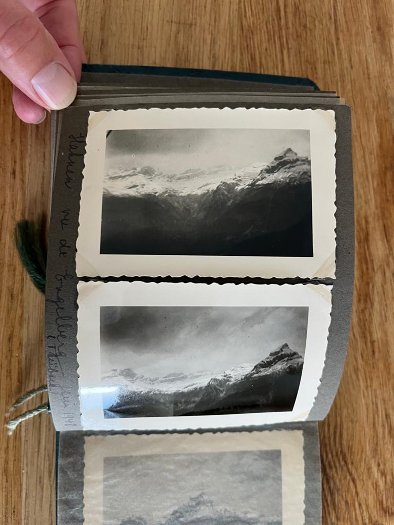 Antiek fotoalbum 1948: Bergen, Amsterdam, Volendam, Hilversu, Gebruikt, Foto, Ophalen of Verzenden, 1940 tot 1960