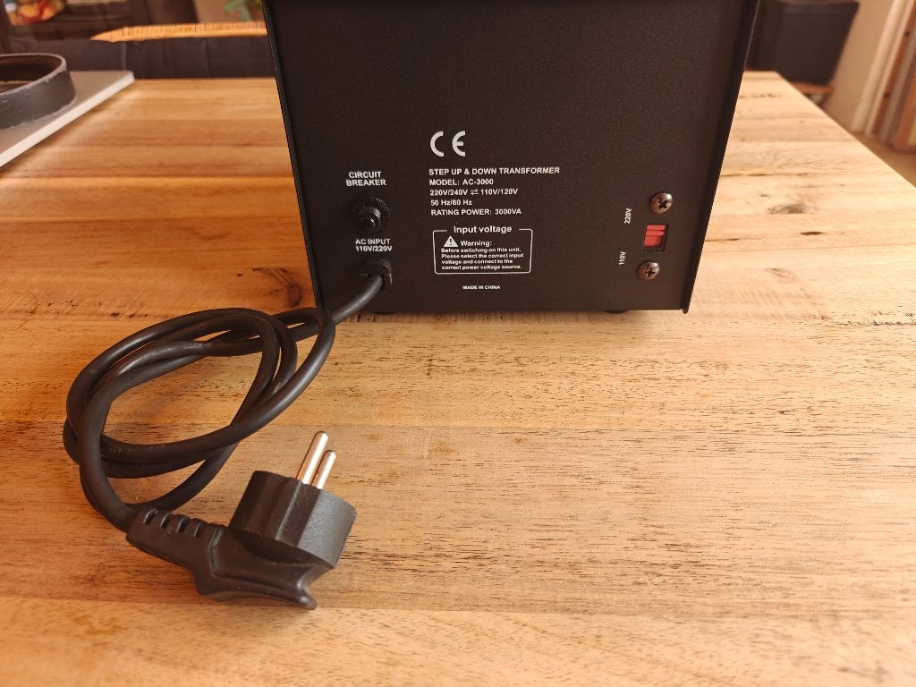 Transformator/omvormer 3000 Watt 110V/220V Step-up/Step-down, Ophalen, Zo goed als nieuw