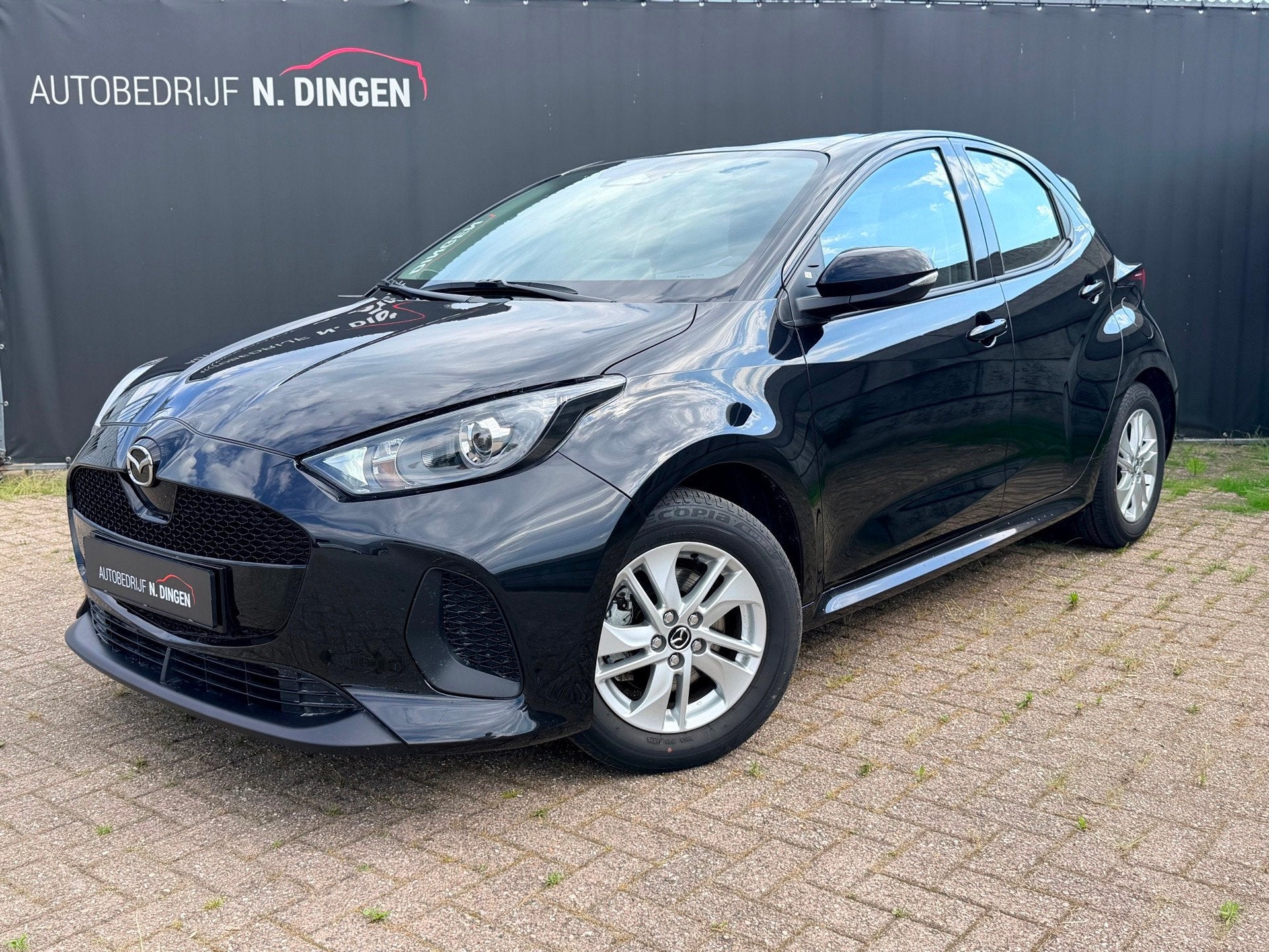 Mazda 2 Hybrid 1.5 Centre-line camera stoelverwarming, Stof, Gebruikt, Zwart, Automatische klimaatregeling
