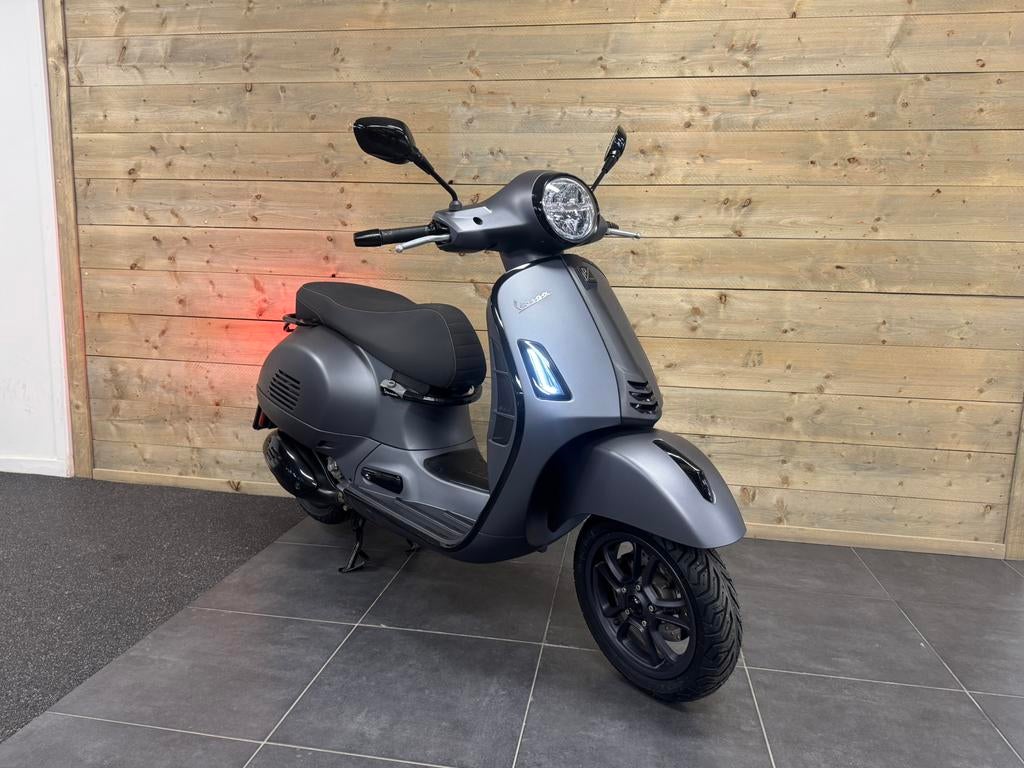 Vespa GTS 300 Supersport Grigio Matt Bitubo Special 03-2023, Scooter, Bedrijf, Info@schakelaar-tweewielers.nl, Diezerplein 17