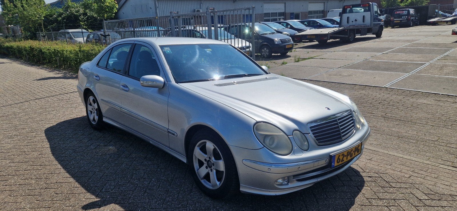 Mercedes-Benz E-Klasse 2.1 CDI E220 Sedan AUT 2004 Grijs, Auto's, Mercedes-Benz, Automaat, Zwart, 4 cilinders, 150 pk