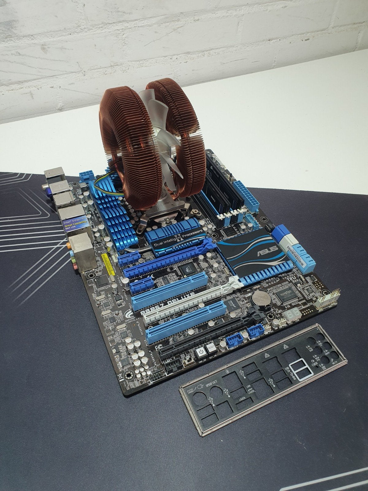 ASUS P8P67 Deluxe + Intel Core i7-2600 + 8GB Corsair RAM, ., Refurbished, DDR3, Ophalen of Verzenden