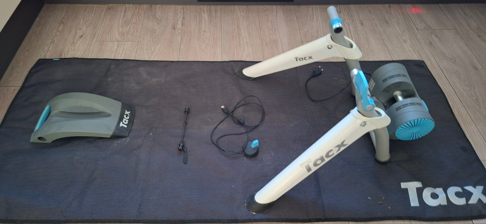 Tacx Smart Trainer t2180 met mat en accessoires, Fietsen en Brommers, Fietsonderdelen, Ophalen, Elektrische fiets, Gebruikt, Overige typen