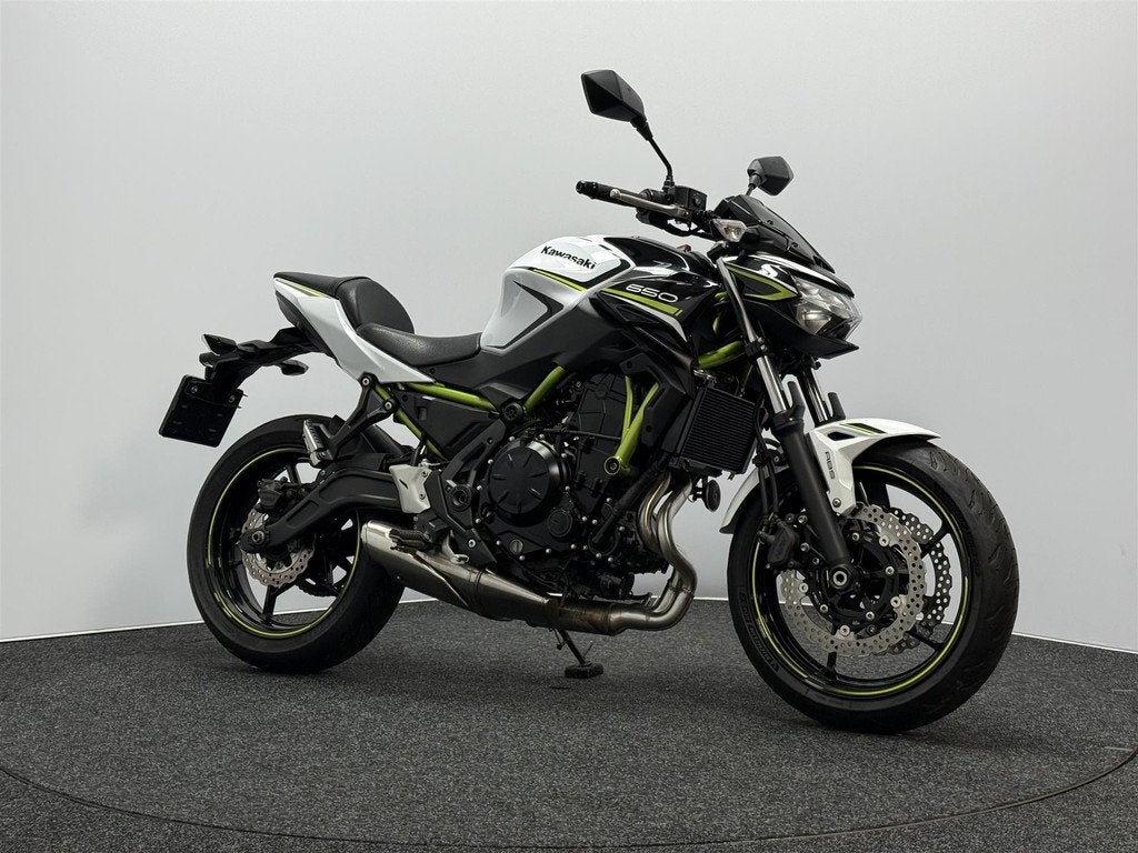Kawasaki Z650 ABS, Motoren, Motoren | Kawasaki, LED Verlichting, 649 cc, Bedrijf, 12 t/m 35 kW